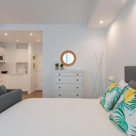 Homeforguest Moderno Estudio Junto A Canteras شقة