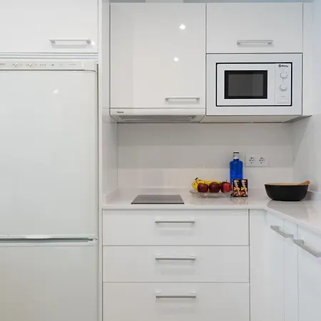 Homeforguest Moderno Estudio Junto A Canteras Apartment *